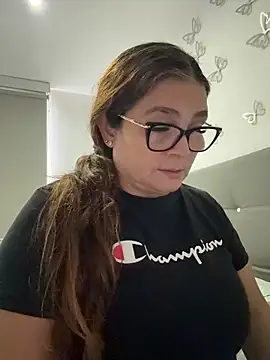 AntonellaAlondra4 online show from May 11, 2026, 12:50 pm