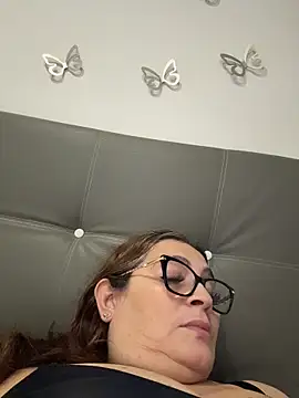 AntonellaAlondra4 online show from May 14, 2026, 4:09 am