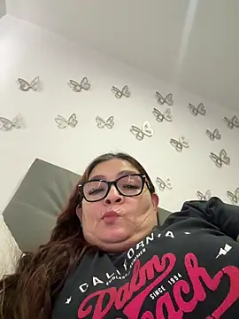 AntonellaAlondra4 online show from May 27, 2026, 9:22 pm