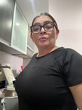 Snapshot of AntonellaAlondra4 chatting on June 7, 2026, 7:19 pm AntonellaAlondra4 online show from June 7, 2026, 7:19 pm