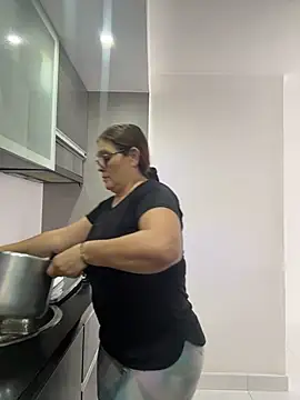 Snapshot of AntonellaAlondra4 chatting on March 24, 2026, 2:06 pm AntonellaAlondra4 online show from March 24, 2026, 2:06 pm