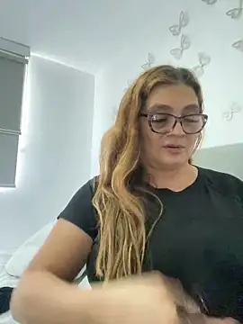 Snapshot of AntonellaAlondra4 chatting on February 11, 2025, 7:27 pm AntonellaAlondra4 online show from February 11, 2025, 7:27 pm