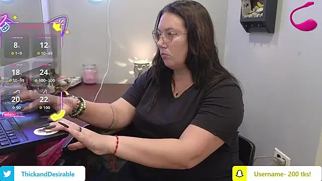 Snapshot of ThickGirlsDoItBetter chatting on October 21, 2025, 11:48 pm ThickGirlsDoItBetter online show from October 21, 2025, 11:48 pm