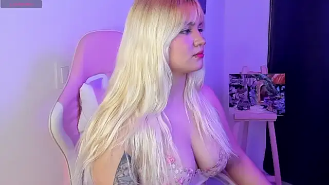 Snapshot of Pretty__zoe chatting on February 12, 2025, 2:56 am Pretty zoe online show from February 12, 2025, 2:56 am