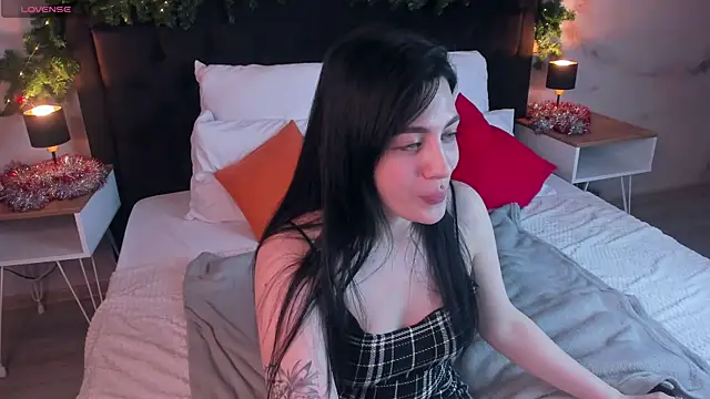 NicoleMolinari online show from December 11, 2024, 6:58 am