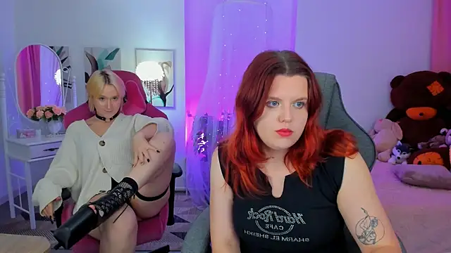 Snapshot of NielletaBlossom chatting on October 12, 2025, 2:35 am NielletaBlossom online show from October 12, 2025, 2:35 am