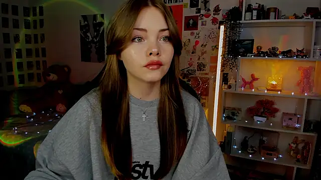 AkiraKatsu online show from April 12, 2026, 10:07 am