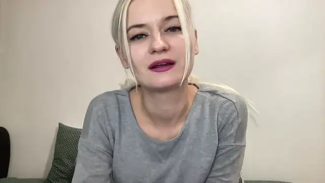 Snapshot of Onika_Love chatting on November 24, 2025, 10:54 pm Onika Love online show from November 24, 2025, 10:54 pm