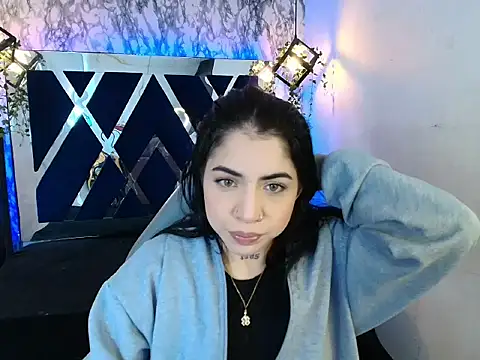 Violet m online show from November 15, 2025, 12:09 pm