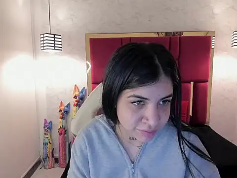 Snapshot of Violet_m chatting on September 14, 2025, 11:54 am Violet m online show from September 14, 2025, 11:54 am