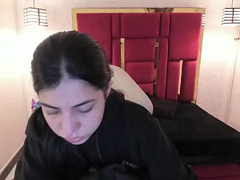 Snapshot of Violet_m chatting on September 20, 2025, 11:37 am Violet m online show from September 20, 2025, 11:37 am