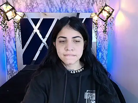 Violet m online show from November 28, 2025, 11:54 am