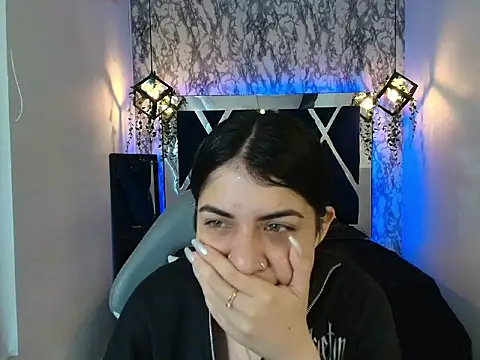 Violet m online show from November 24, 2025, 11:43 am