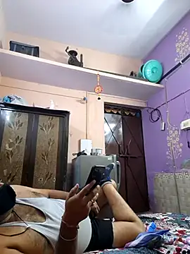 Snapshot of bobbyronak chatting on October 29, 2025, 6:40 pm bobbyronak online show from October 29, 2025, 6:40 pm