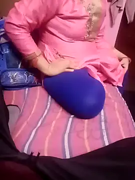 Snapshot of bobbyronak chatting on February 19, 2025, 6:00 pm bobbyronak online show from February 19, 2025, 6:00 pm