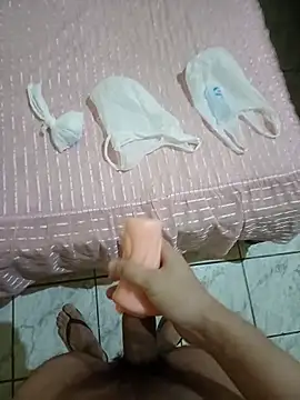 pedronovinho123 online show from October 2, 2025, 11:24 am