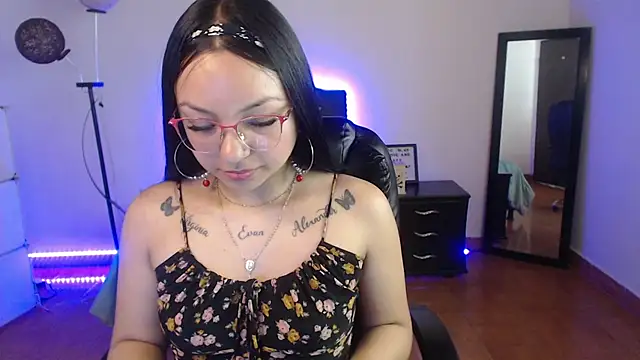  anne hot online show from December 9, 2024, 4:05 pm