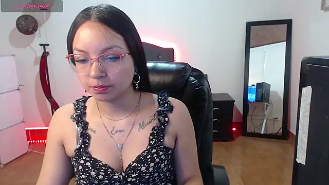  anne hot online show from December 23, 2024, 4:06 pm