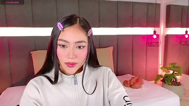 nicolle pierce online show from November 14, 2025, 2:54 pm