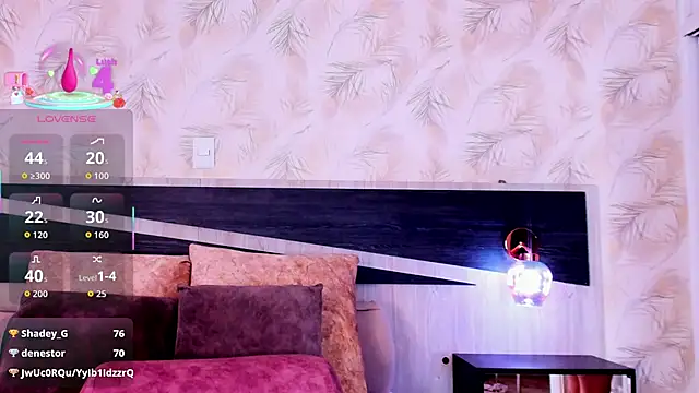 nicolle pierce online show from December 4, 2025, 1:21 pm