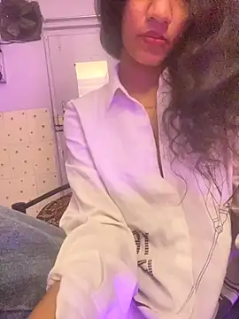 Snapshot of Divyaa69 chatting on November 24, 2025, 5:24 pm Divyaa69 online show from November 24, 2025, 5:24 pm