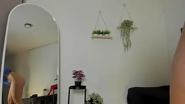 sara sweet9 online show from December 2, 2025, 10:44 pm