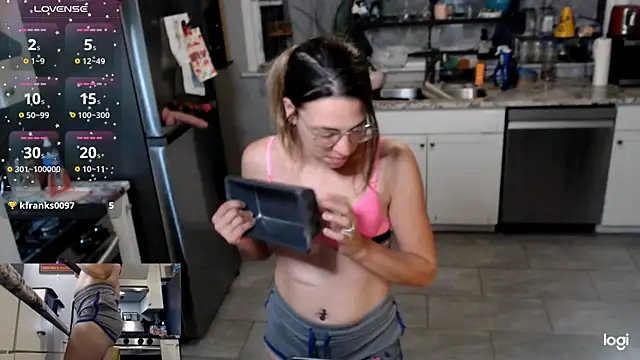 Snapshot of KSwonderland6 chatting on November 9, 2025, 5:55 am KSwonderland6 online show from November 9, 2025, 5:55 am