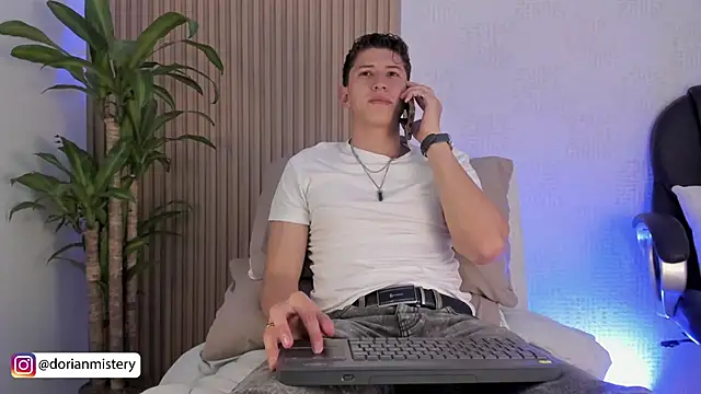 Dorianmistery2322  online show from September 28, 2025, 11:55 pm