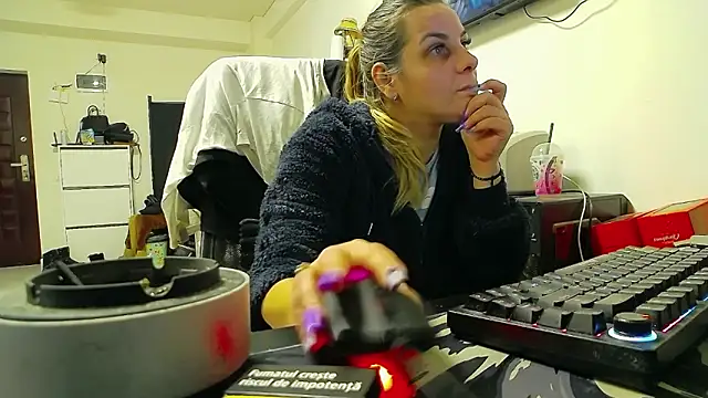 Snapshot of DomMichelle chatting on February 20, 2026, 9:17 pm DomMichelle online show from February 20, 2026, 9:17 pm