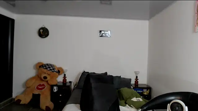 Ana Maria 1606 online show from March 5, 2025, 8:42 pm