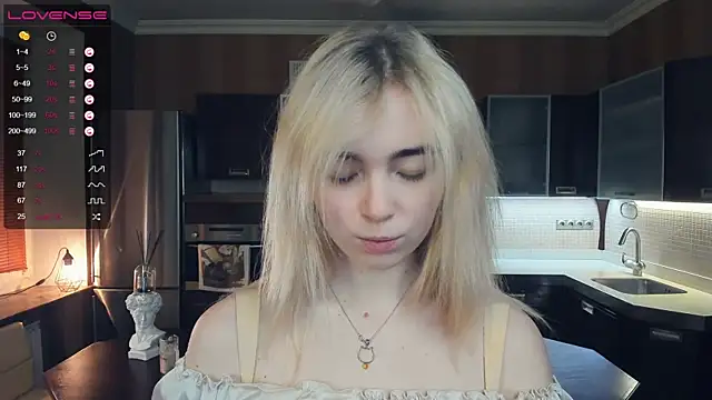 Snapshot of LinnBottrell chatting on February 17, 2025, 9:10 pm LinnBottrell online show from February 17, 2025, 9:10 pm