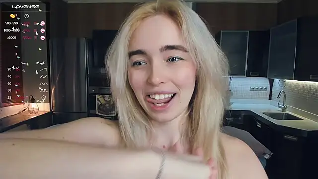 Snapshot of LinnBottrell chatting on March 10, 2025, 10:13 pm LinnBottrell online show from March 10, 2025, 10:13 pm