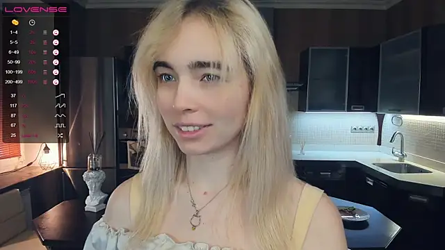 Snapshot of LinnBottrell chatting on February 18, 2025, 12:15 am LinnBottrell online show from February 18, 2025, 12:15 am