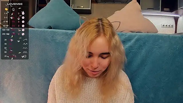 Snapshot of LinnBottrell chatting on March 19, 2025, 11:14 pm LinnBottrell online show from March 19, 2025, 11:14 pm