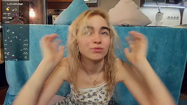 Snapshot of LinnBottrell chatting on March 16, 2025, 7:38 pm LinnBottrell online show from March 16, 2025, 7:38 pm