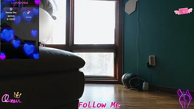 Snapshot of QueenYsuRey chatting on March 3, 2026, 7:10 pm QueenYsuRey online show from March 3, 2026, 7:10 pm