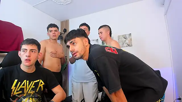 Snapshot of Sexy_BoysW chatting on March 21, 2025, 8:29 pm Sexy BoysW online show from March 21, 2025, 8:29 pm