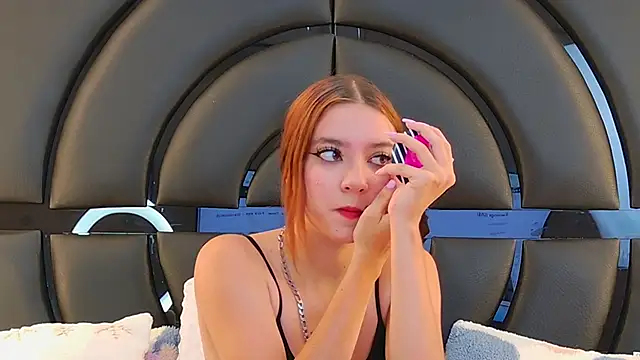 LiliFox18 online show from March 9, 2025, 7:05 pm