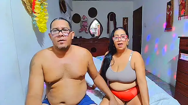 Snapshot of rosi_pamela chatting on June 11, 2026, 12:32 am rosi pamela online show from June 11, 2026, 12:32 am