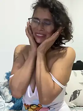 MireyaTorresGu online show from May 28, 2026, 3:58 am