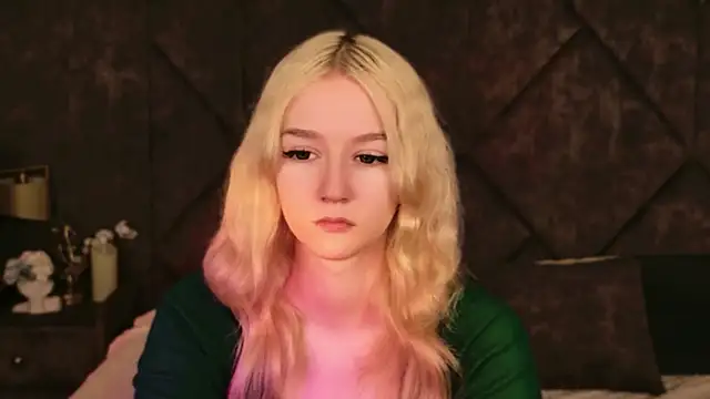 NaomiLoys online show from November 9, 2025, 10:41 am