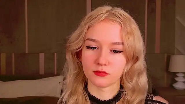 NaomiLoys online show from February 9, 2025, 5:11 pm