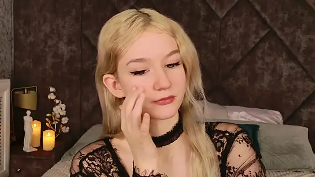 NaomiLoys online show from February 21, 2025, 11:54 pm