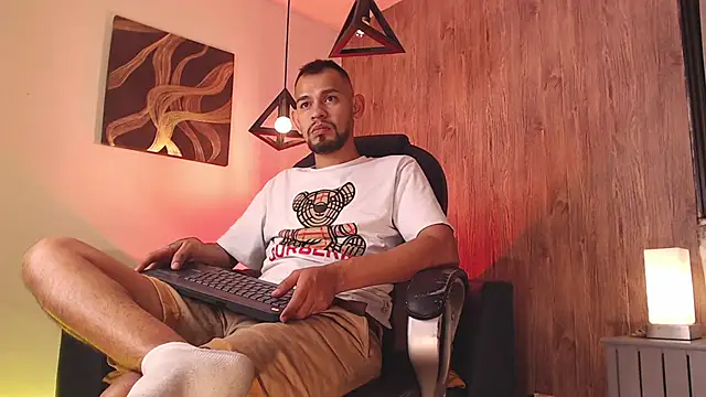 Snapshot of Bedobigcock chatting on February 8, 2025, 1:54 am Bedobigcock online show from February 8, 2025, 1:54 am