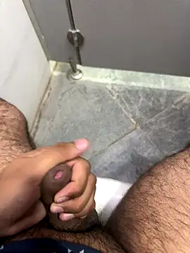 studdboyy online show from November 26, 2025, 2:39 pm