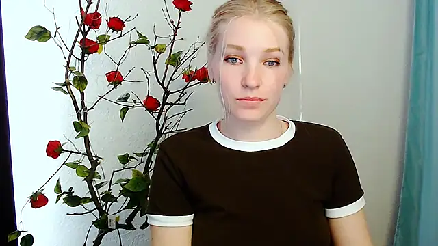 Snapshot of Queen_ofLove chatting on April 29, 2026, 1:15 pm Queen ofLove online show from April 29, 2026, 1:15 pm