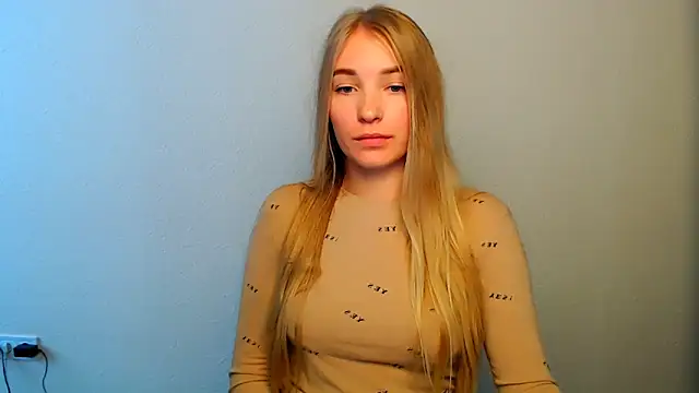 Snapshot of Queen_ofLove chatting on October 12, 2025, 11:44 am Queen ofLove online show from October 12, 2025, 11:44 am