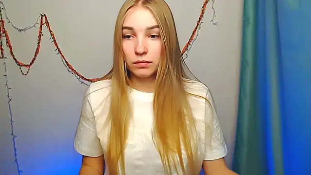 Snapshot of Queen_ofLove chatting on January 8, 2026, 7:31 pm Queen ofLove online show from January 8, 2026, 7:31 pm