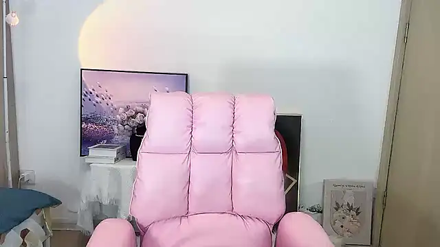 Mia-88-66 online show from December 5, 2024, 7:22 pm