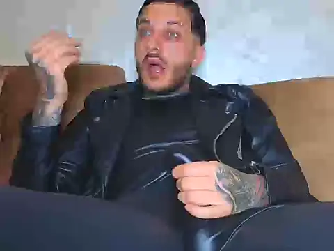 Snapshot of MentoXXL chatting on November 11, 2025, 5:30 pm MentoXXL online show from November 11, 2025, 5:30 pm